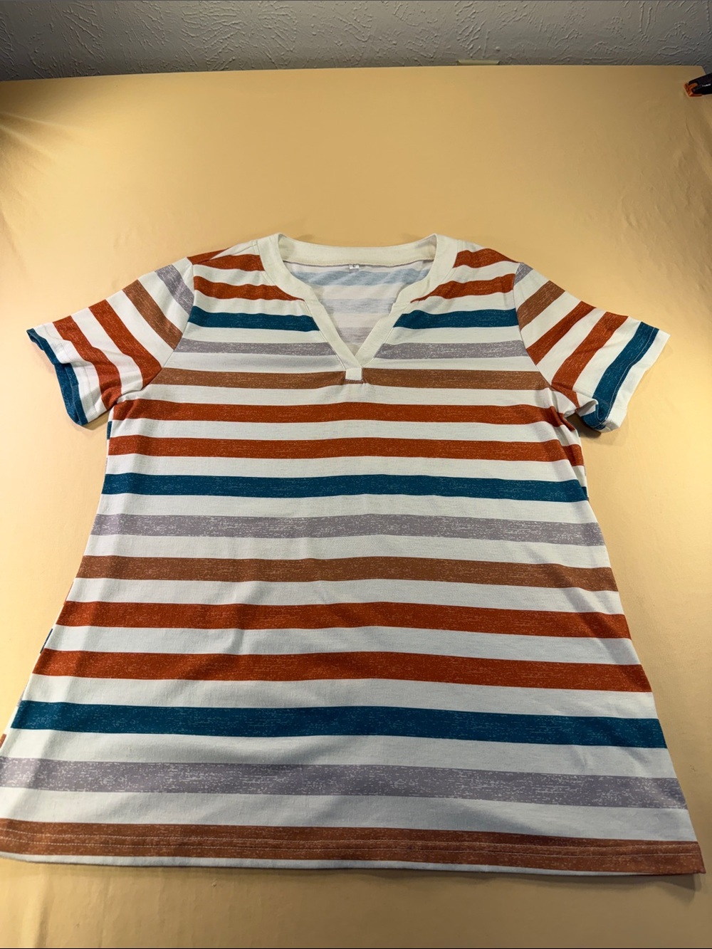 Women’s casual T-shirt, multicolored size large
